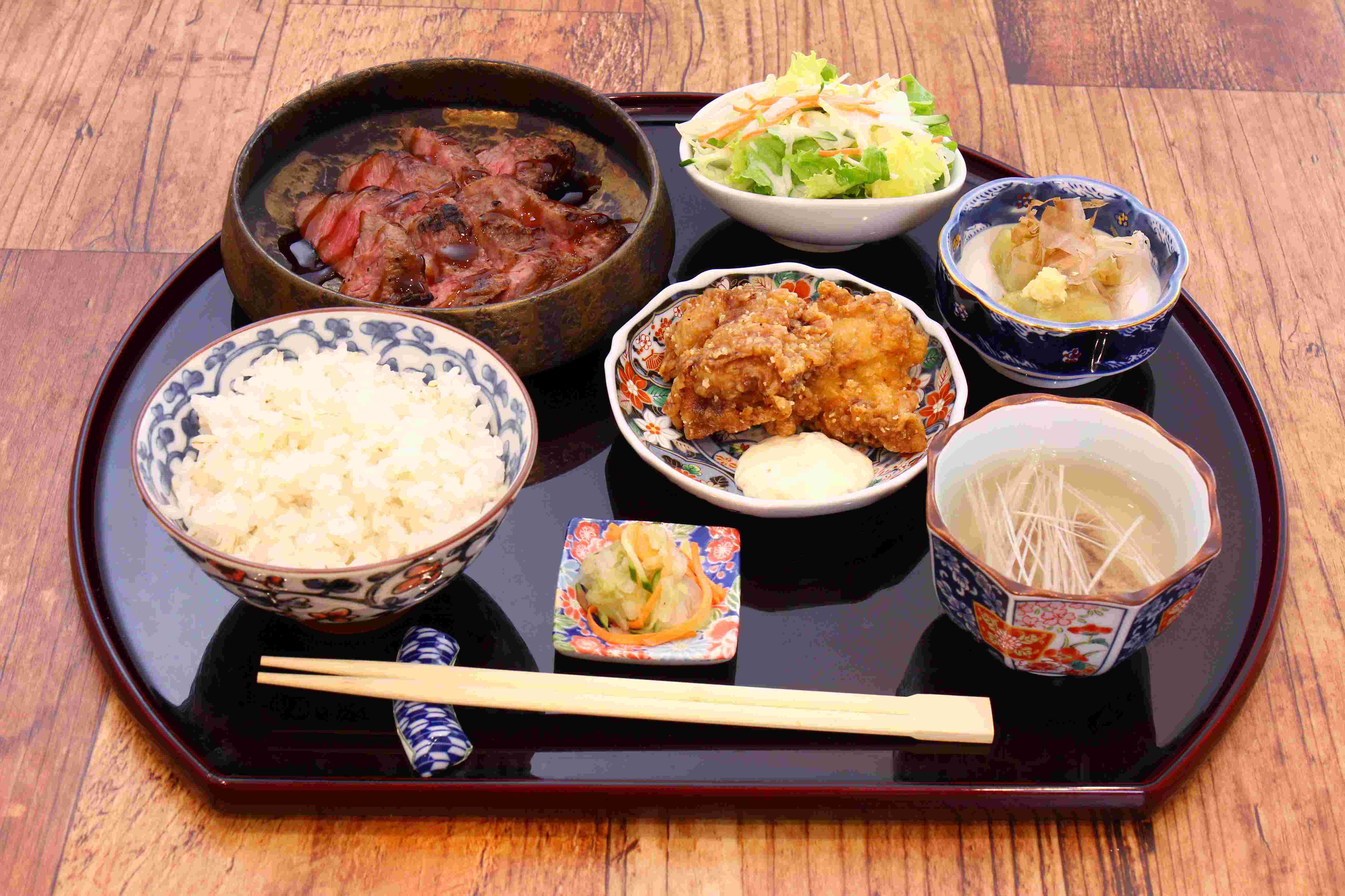 アンガス牛と唐揚げor海軍カレーコロッケ御膳　1750円(税込)